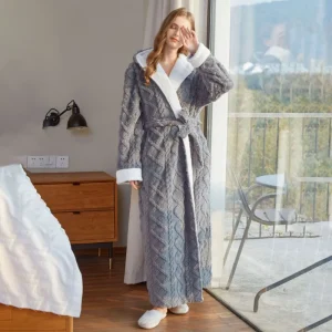 peignoir long gris pour les soirées d'hiver