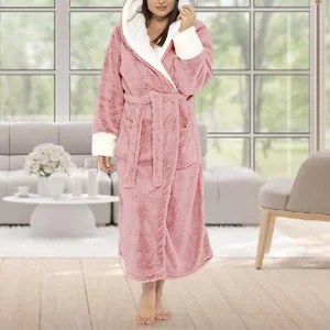peignoir d'hiver pour femme élégant en rose