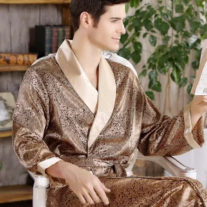 peignoir kimono en satin or pour homme élégant