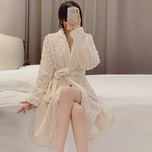 peignoir en polaire femme court en blanc